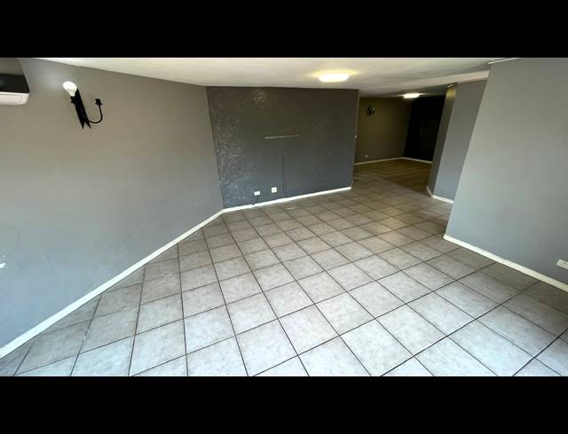 3 BEDROOM TOWNHOUSE FOR SALE IN ESSENWOOD